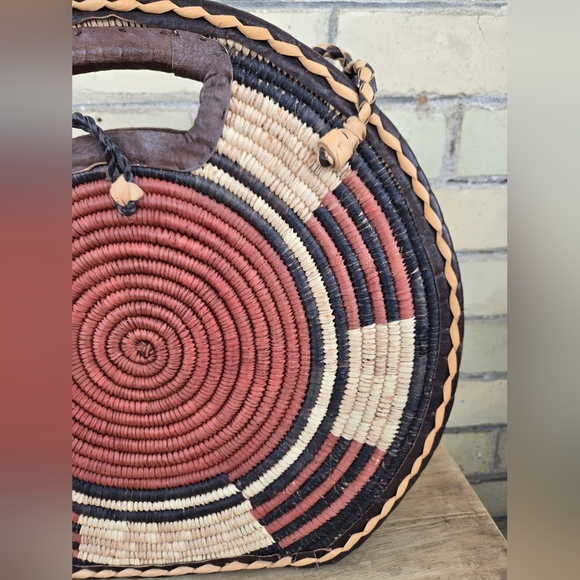 Vintage Leather Bag - Picture 3 of 11